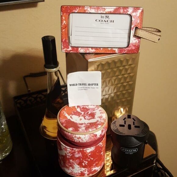 COACH WORLD ADAPTER WITH LUGGAGE TAG - Picture 1 of 3